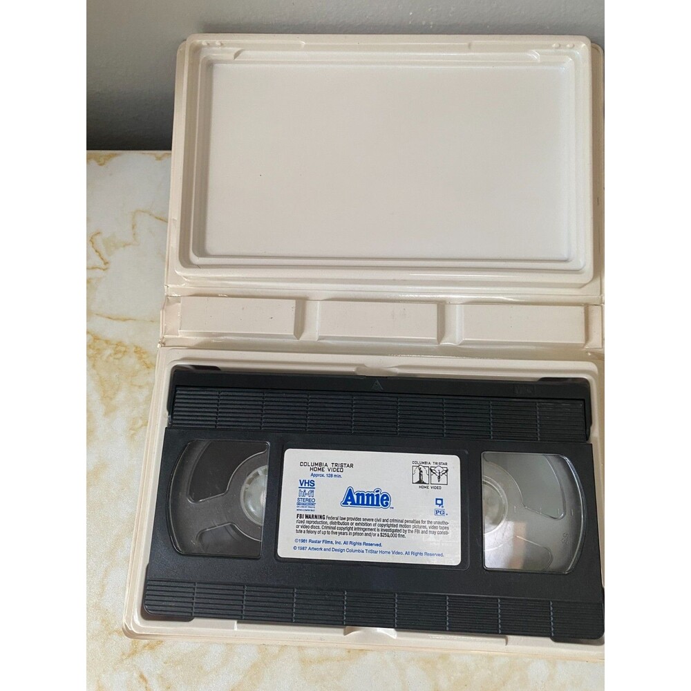 Annie VHS Video Tape Tim Curry Albert Finney COLUMBIA TRISTAR HOME ENTERTAINMENT - Picture 3 of 3